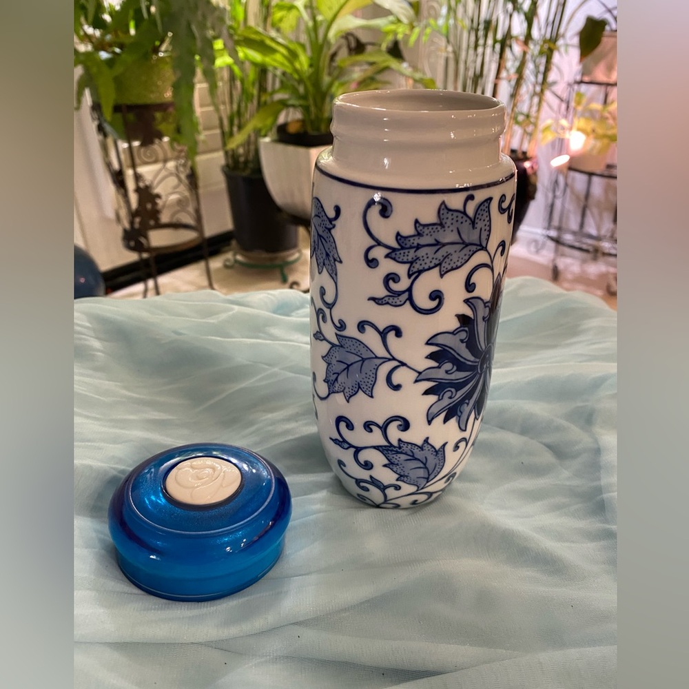 CHINESE PORCELAIN TEA INFUSER W/LID - Picture 4 of 4